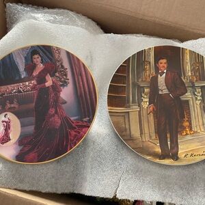 The Bradford Exchange Elegant Red and Brown Wall Art Plates gone with the wind